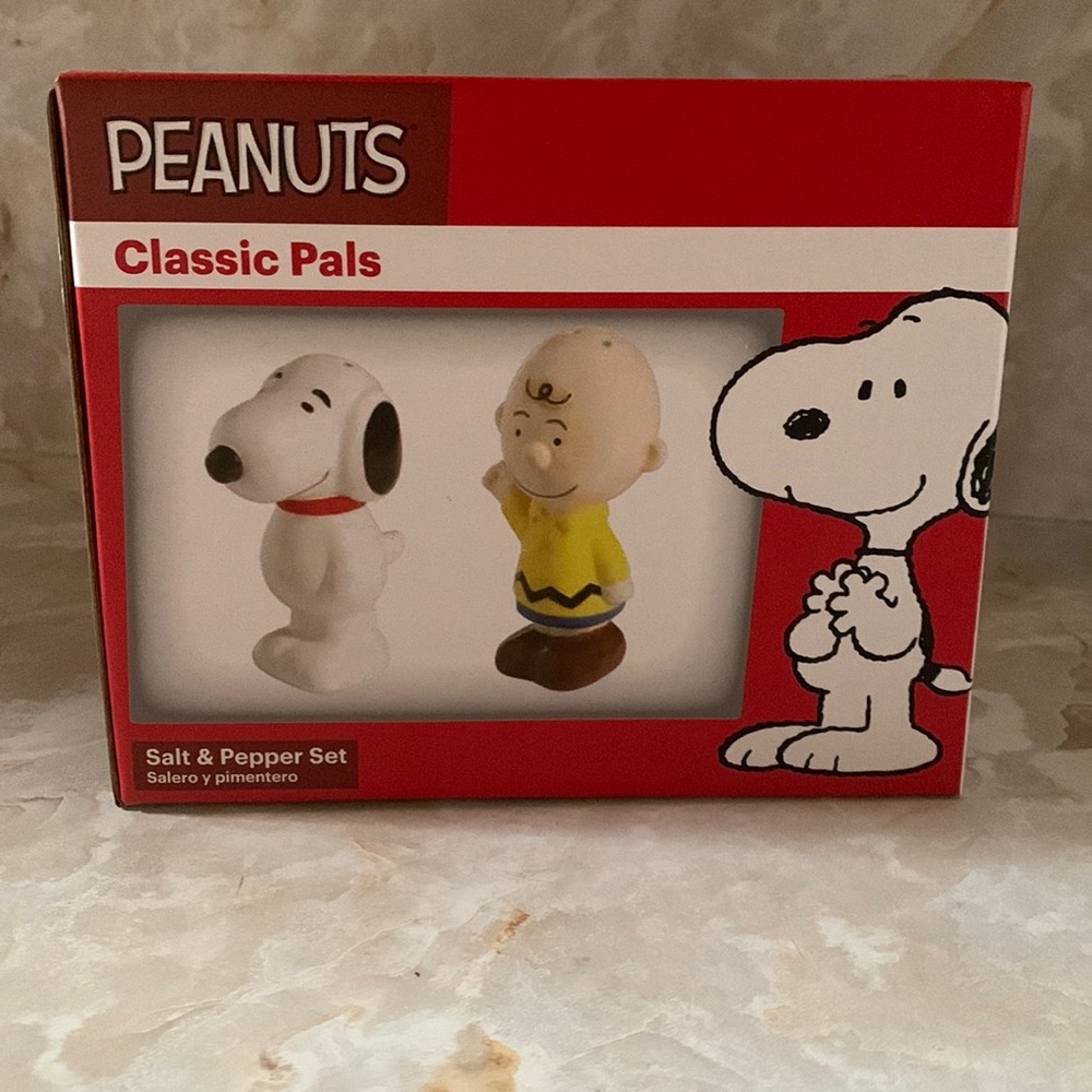Peanuts: Classic Pals salt and pepper shakers